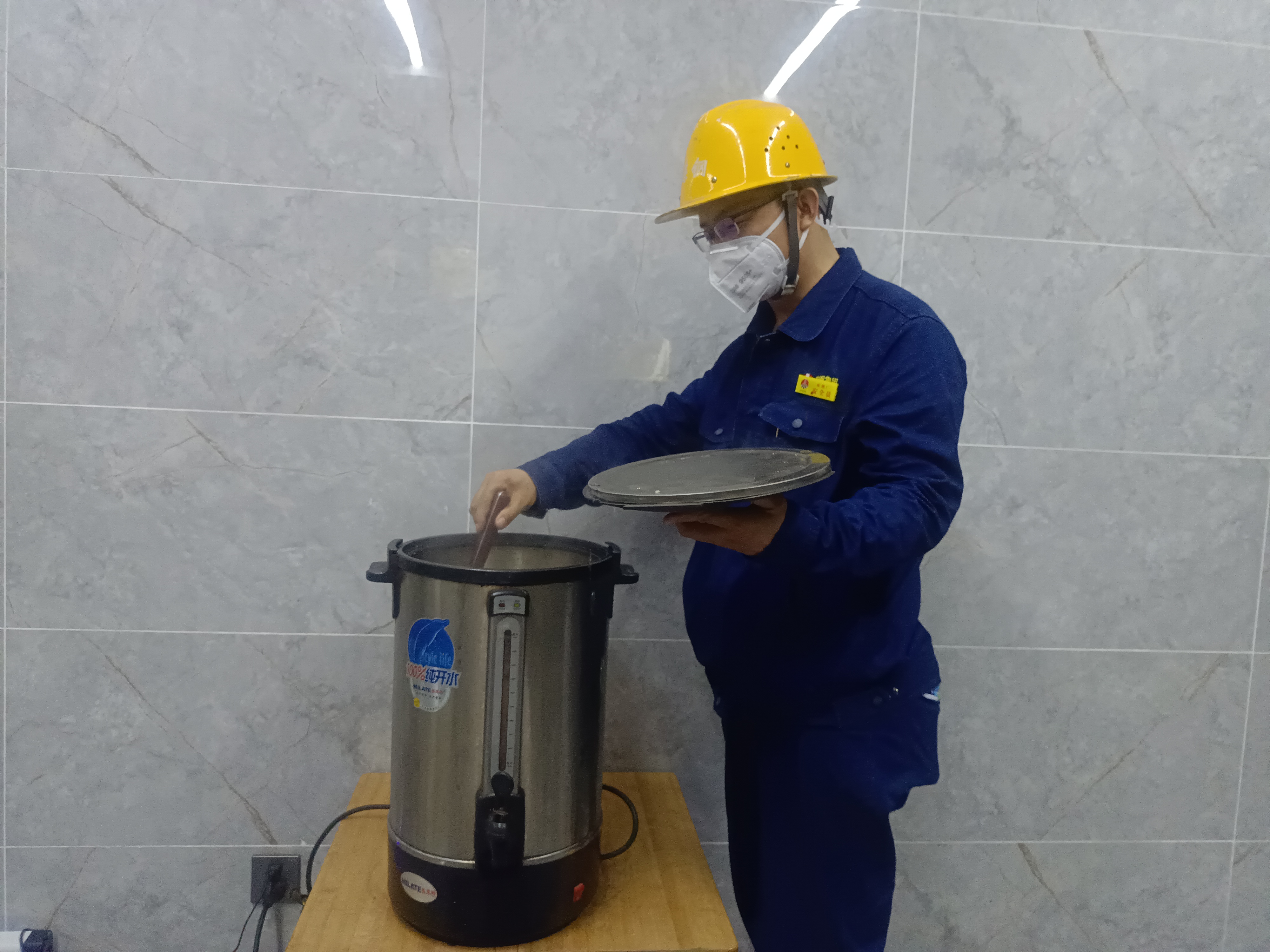 夏日炎炎，煉鋼廠防暑降溫有“涼方”