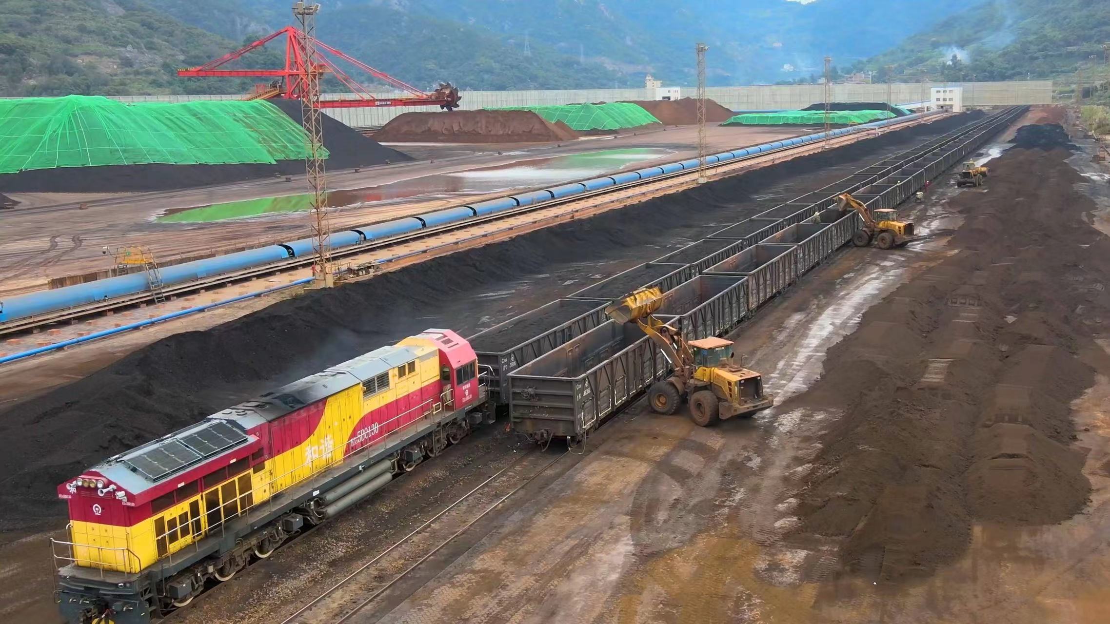 翻車線上,你奮戰(zhàn)的背影最美! 翻車線上,你奮戰(zhàn)的背影最美!