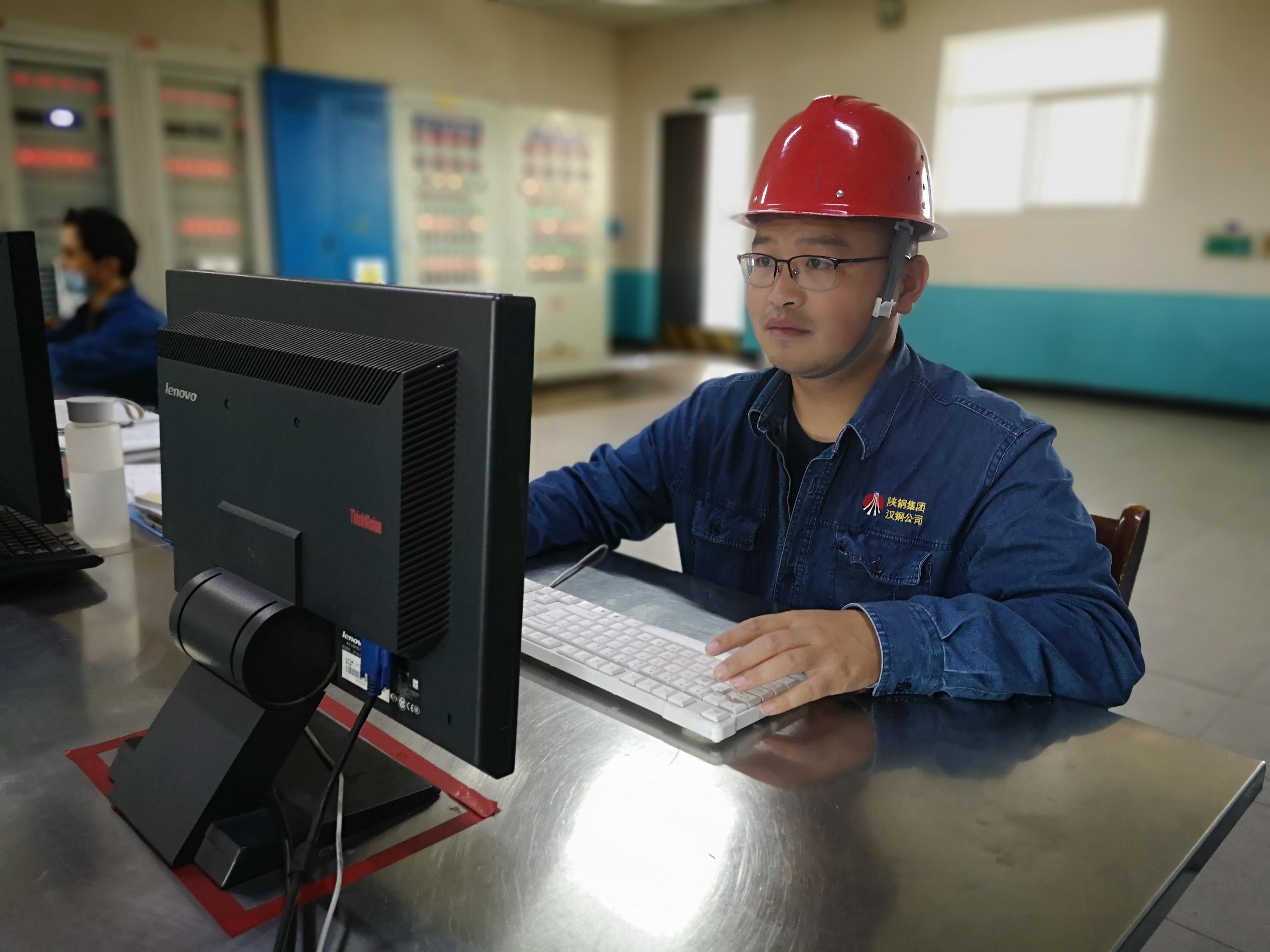 匠心傳承 讓桃李春滿園 -記陜西省機械冶金建材系統“帶徒名師”彭雅璐 匠心傳承 讓桃李春滿園 -記陜西省機械冶金建材系統“帶徒名師”彭雅璐