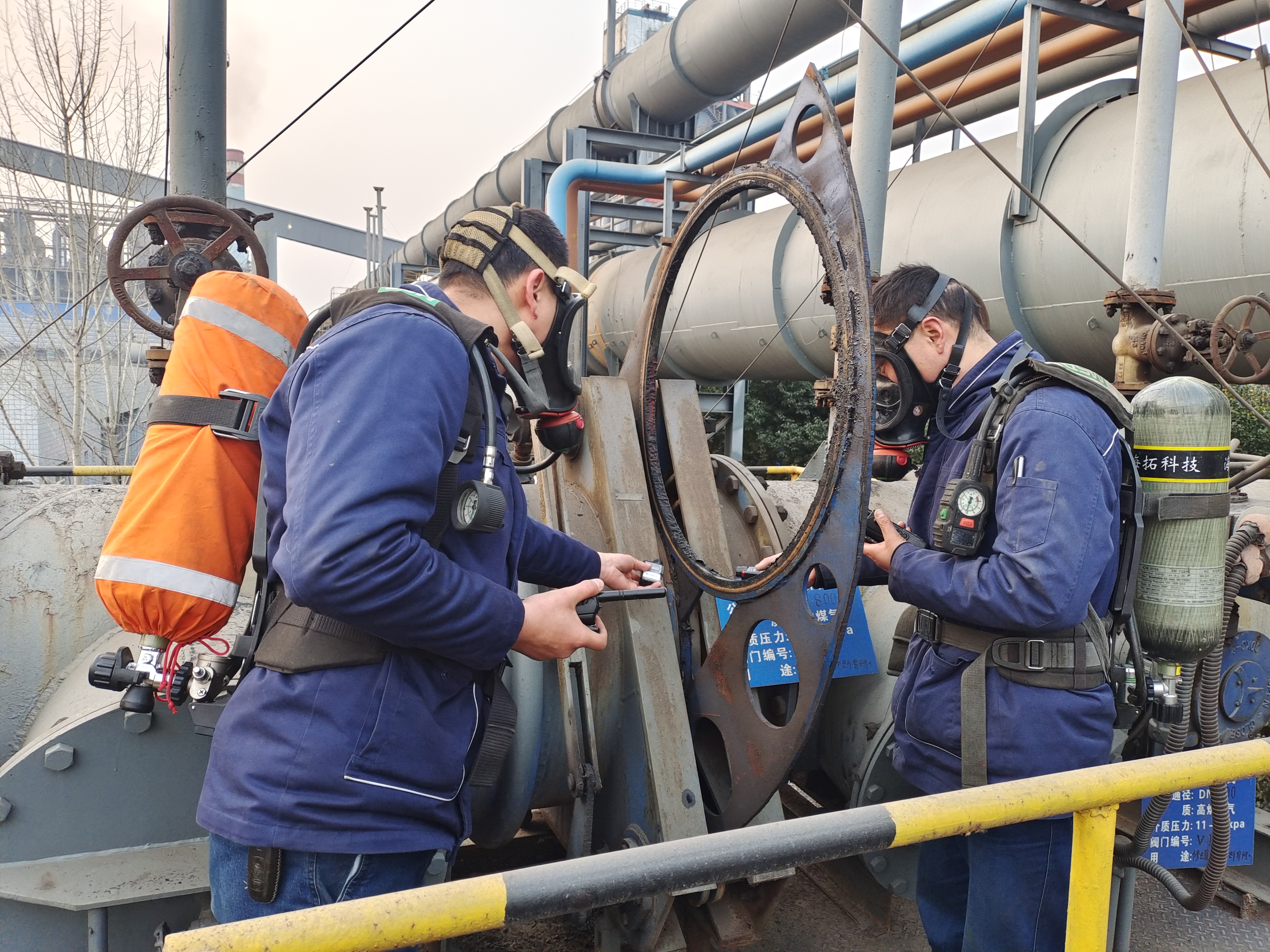 致敬!寒潮中那些堅守的身影…… 致敬!寒潮中那些堅守的身影……