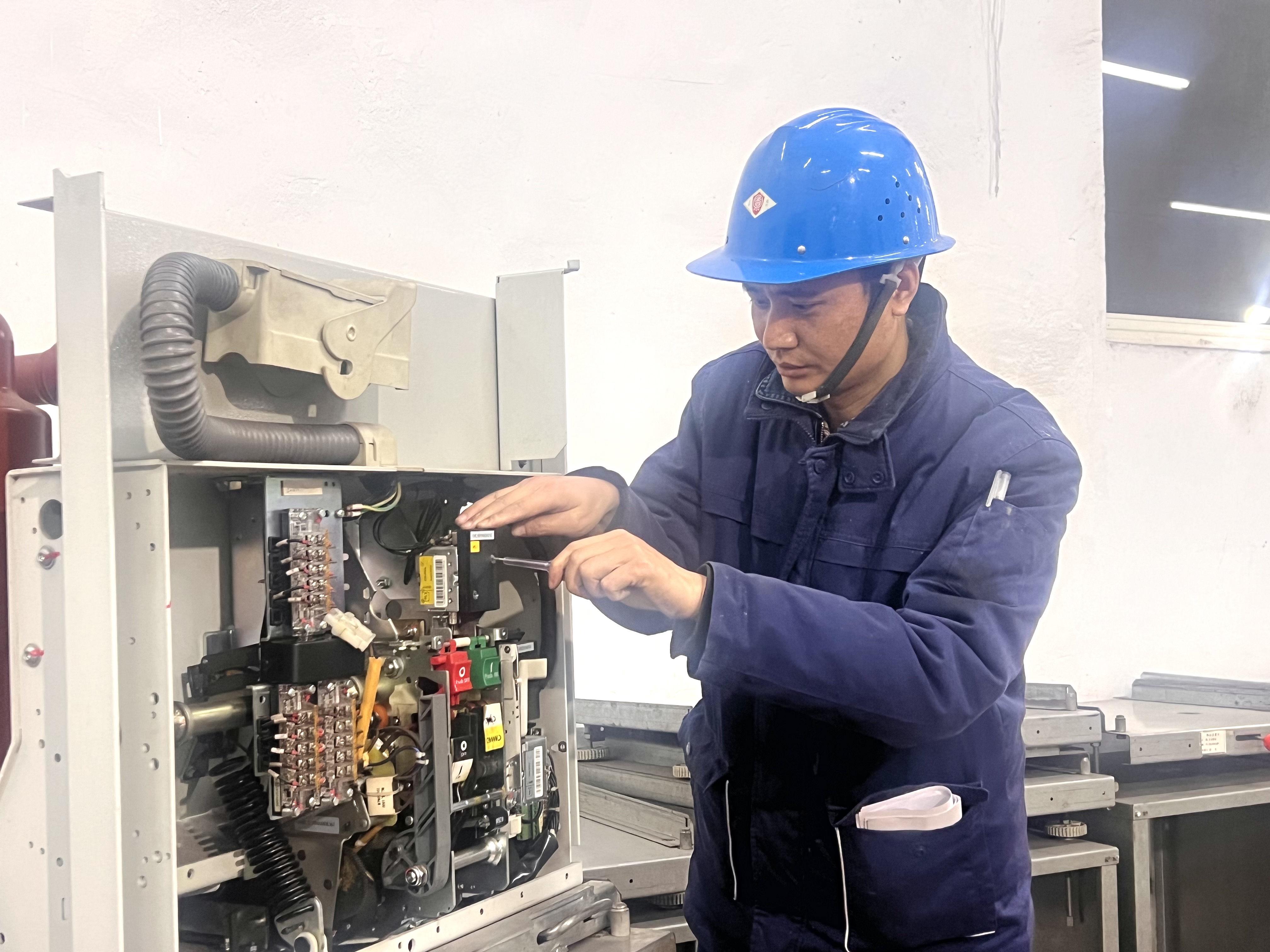 讓“熱辣滾燙”的青春綻放在鋼城一線 讓“熱辣滾燙”的青春綻放在鋼城一線